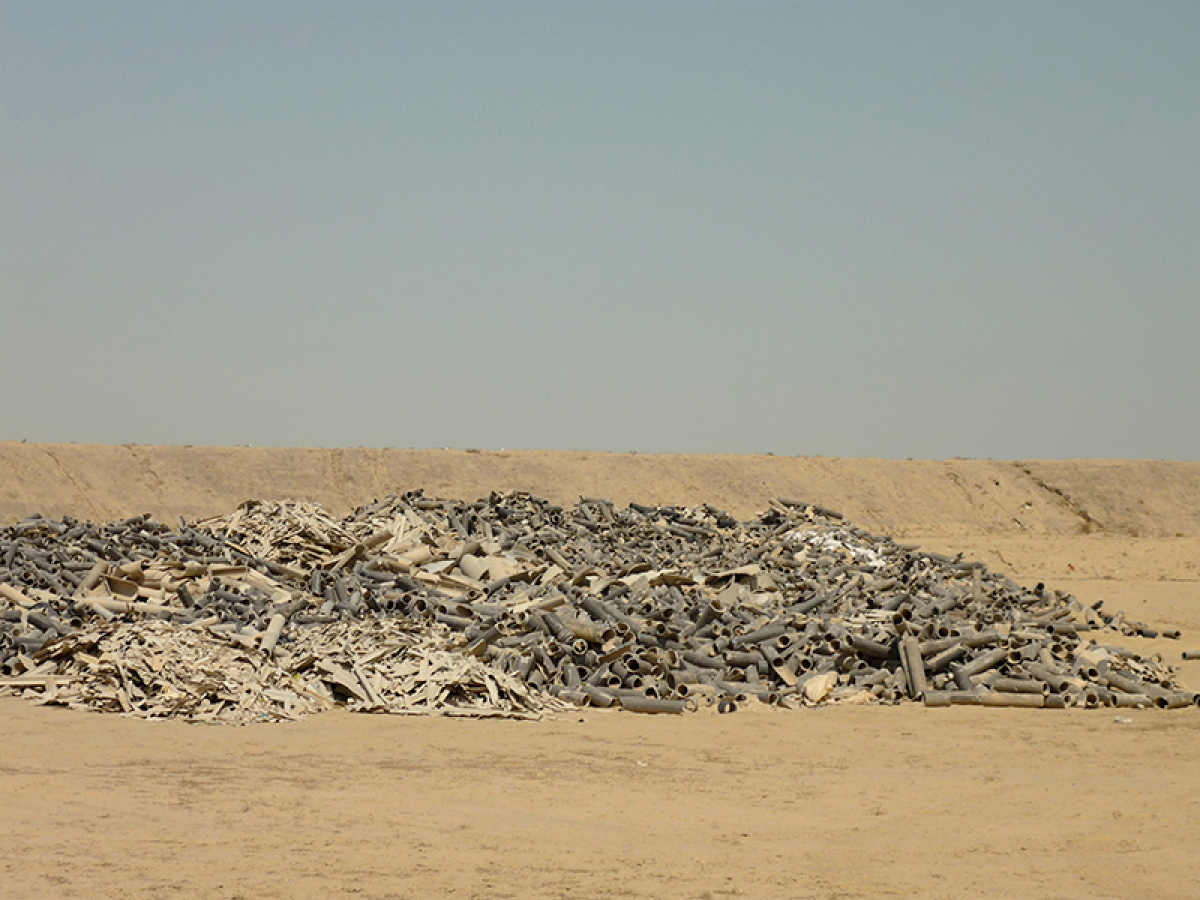 Asbestos-pipes-abandoned-in-Dubai